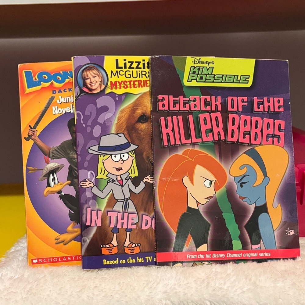 Kim possible Lizzie McGuire Looney Tunes Set of Three early 2000s Chapter Books